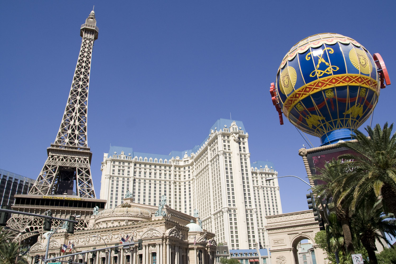 Vista general del hotel y casino París en Las Vegas