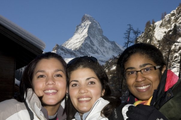 Maleny, Tania y yo posando con el Matterhorn