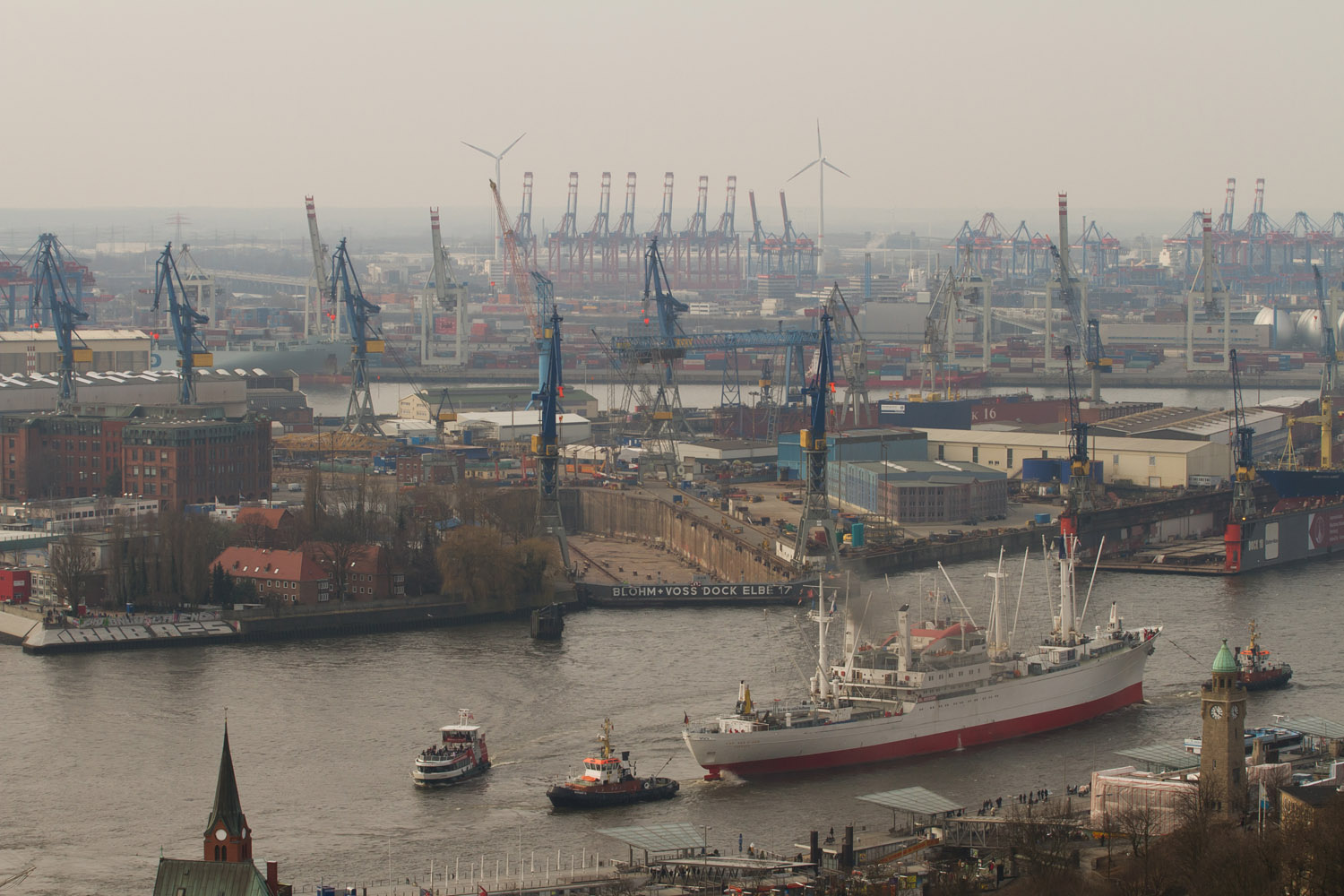 Puerto de Hamburgo, visto desde la Iglesia de San Miguel