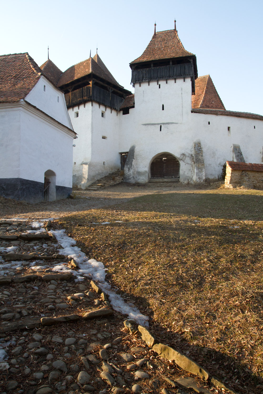 Exterior de la iglesia fortificada de Viscri, Rumanía