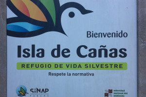 Letrero de bienvenida a Isla Cañas, Panamá