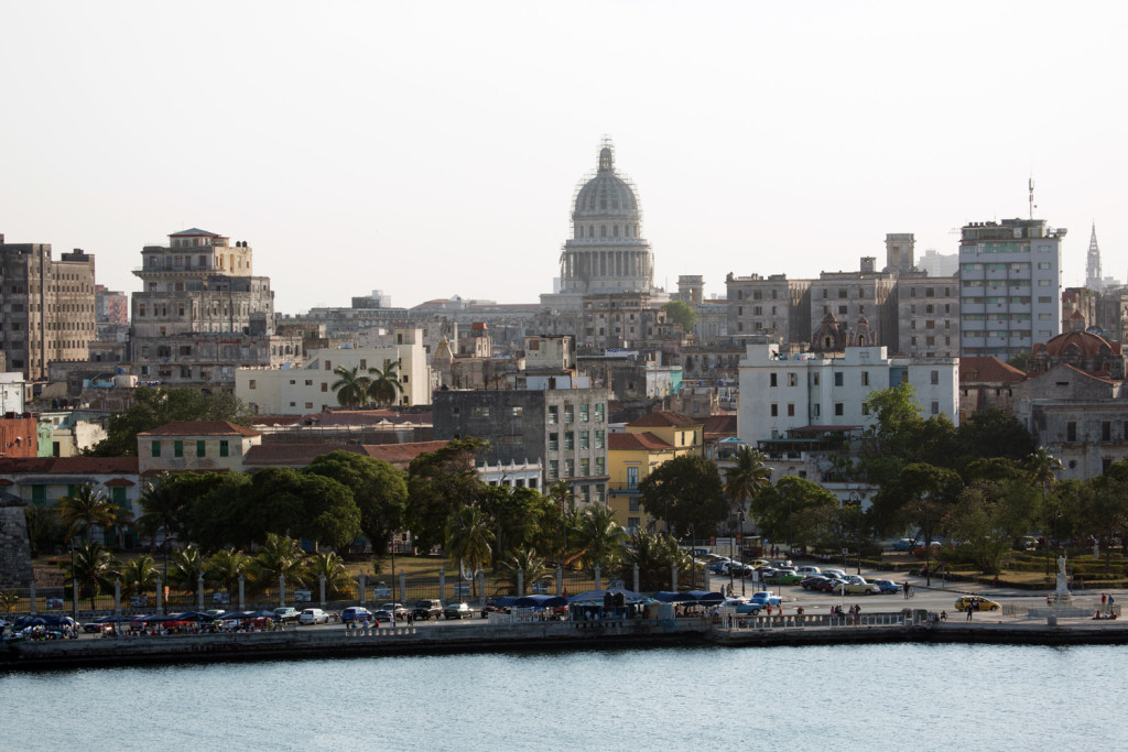 La ciudad de La Habana vista desde el pueblo de Casablanca.