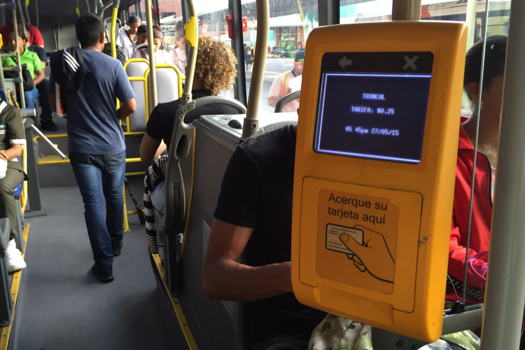 Lector de tarjeta en autobús de Panamá