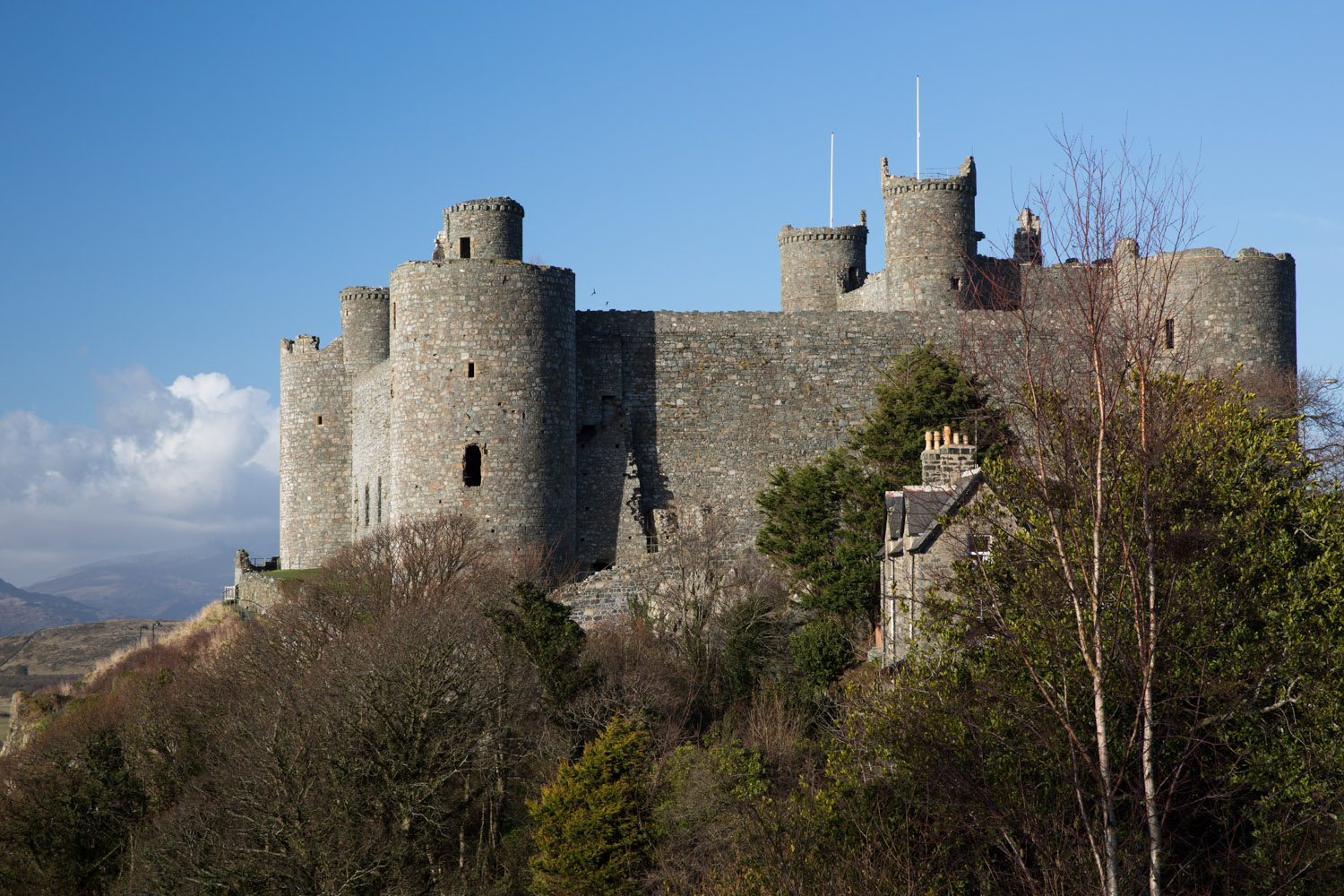Vista exterior del castillo de Harlech, Gales, Reino Unido
