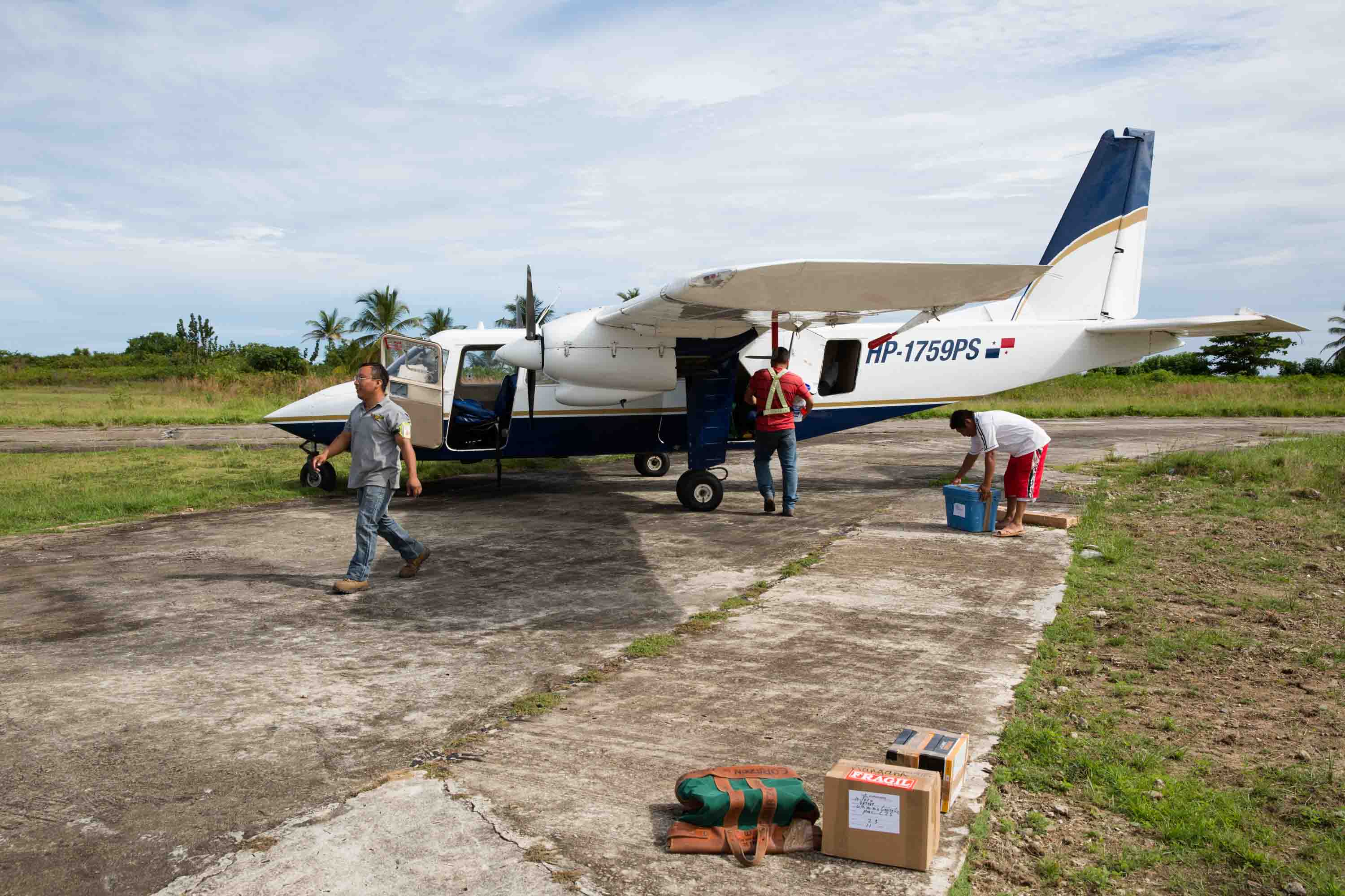 Avión de Air Panama en la isla de Narganá, archipiélago de Guna Yala o San Blas, Panamá