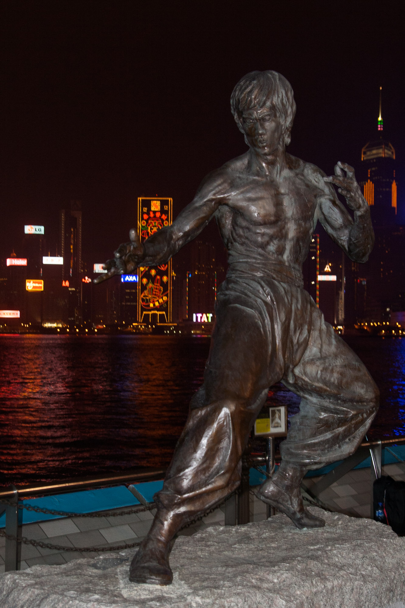Estatua a Bruce Lee en la Avenida de las Estrellas