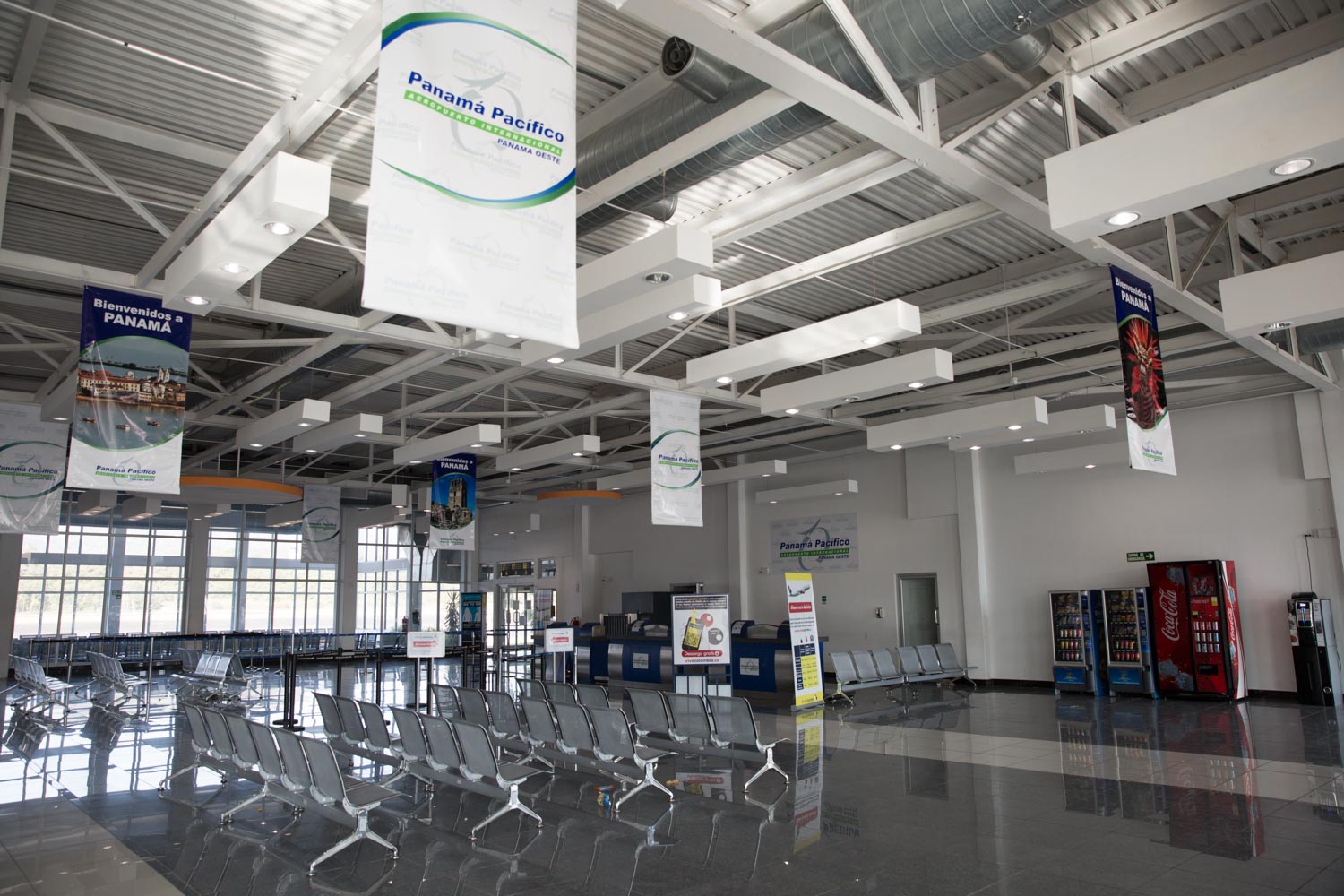 Interior del aeropuerto de Panamá Pacífico