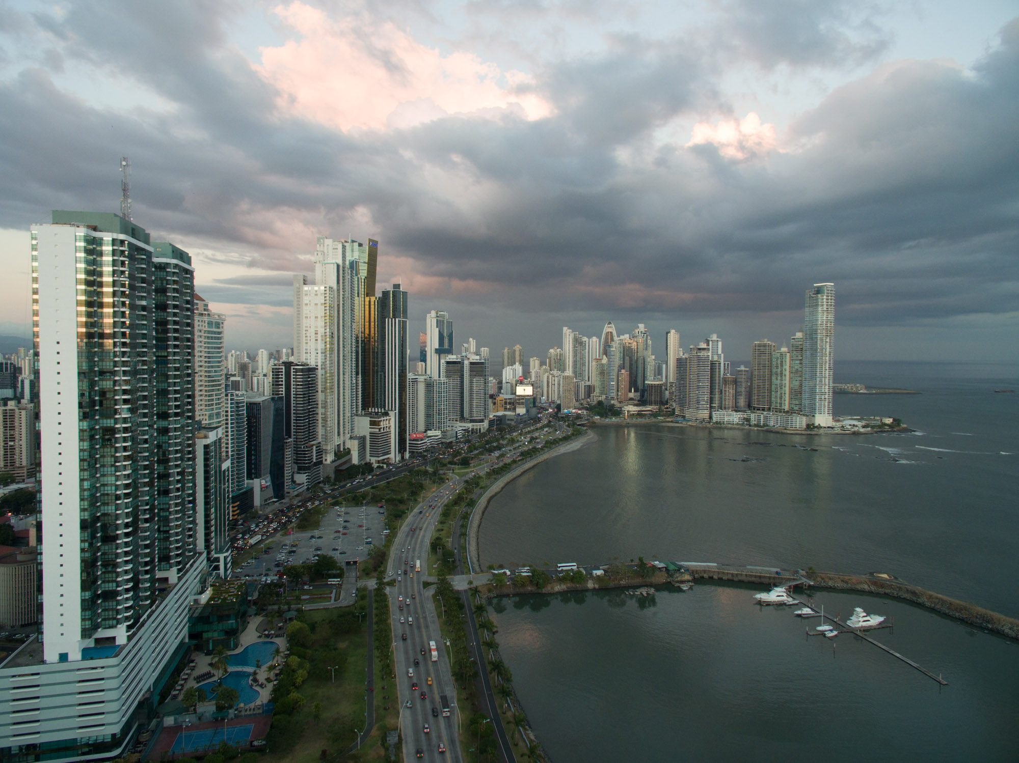Vista aérea de la Cinta Costera en la ciudad de Panamá