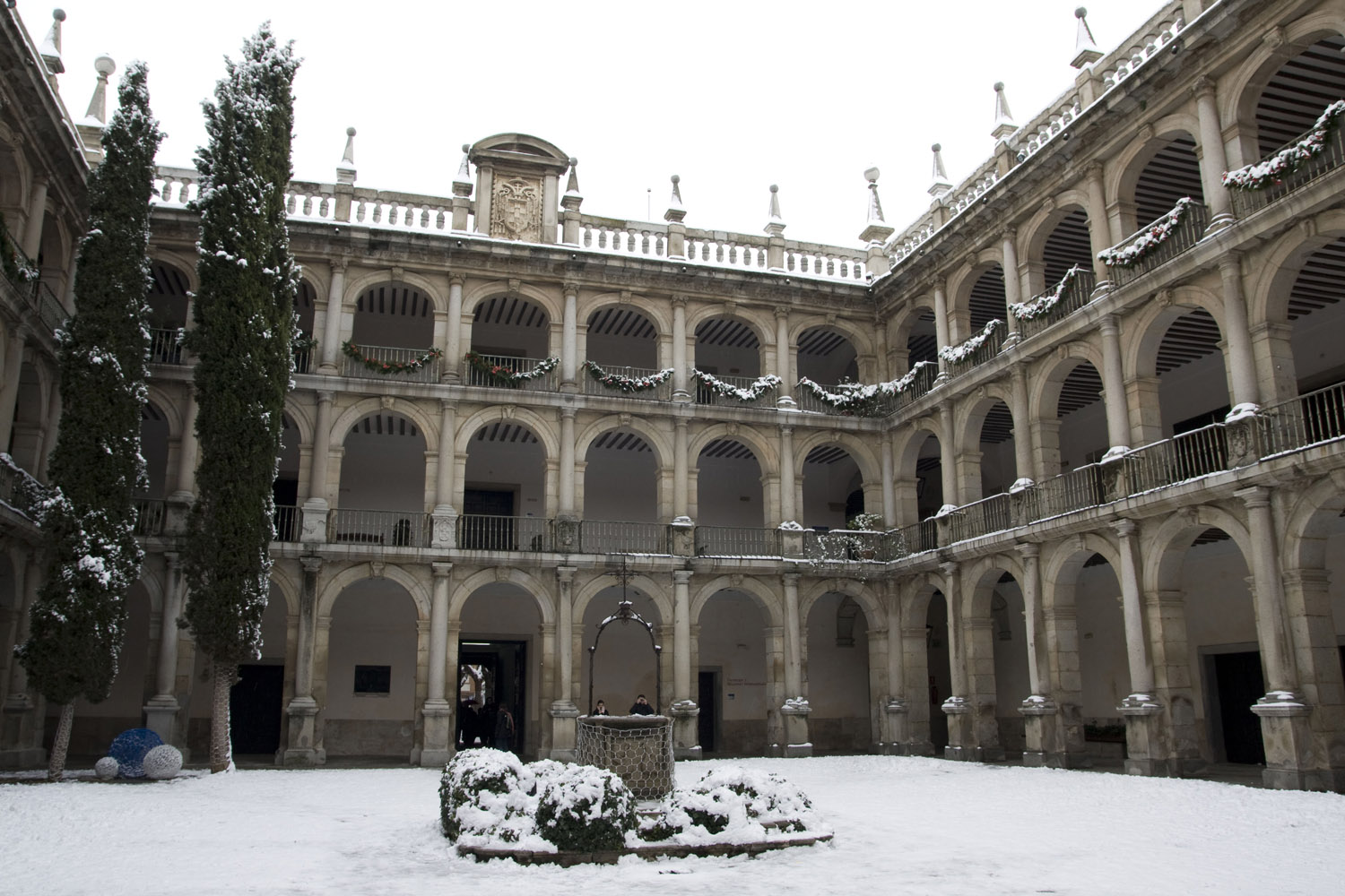 Nieve en el Patio de Santo Tomás de la Universidad de Alcalá