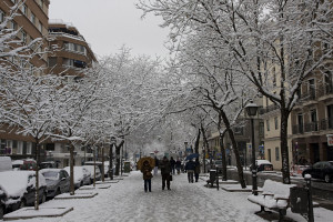 La calle Ibiza en Madrid, totalmente nevada