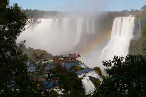 Plataforma de observación en las cataratas de Iguazú, Brasil