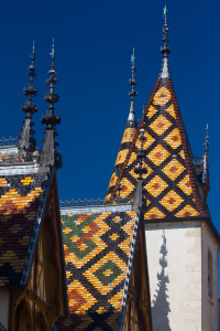 Tejado del hospicio de Beaune, Francia