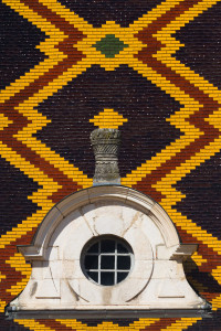 Detalle del techo del hospicio de Beaune, Francia