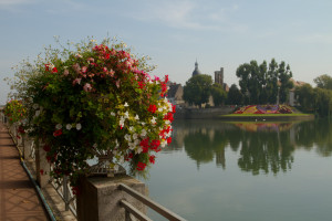 El río Saona a su paso por Chalon-sur-Saône, Francia