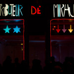 Fête des lumières 2011 de Lyon, Francia: "Distributeur de miracles" en la rue du Président Carnot