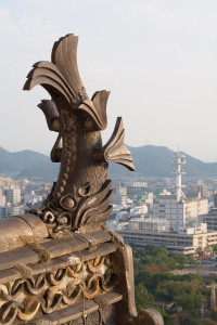 Shachihoko en el castillo de Himeji, Japón