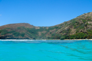 Las preciosas aguas de Hanauma Bay, Oahu, Hawaii, EE.UU.