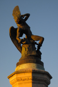 Estatua al Ángel caído en el Parque del Retiro, Madrid, España