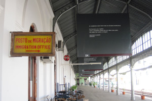 Andén de la estación central de Maputo, Mozambique