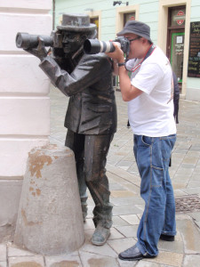 Estatua del paparazzi en Bratislava, Eslovaquia