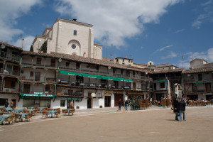 Plaza Mayor e iglesia de Nuestra Señora de la Asunción, Chinchón, Comunidad de Madrid, España