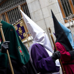 Representantes de diversas cofradías en la Semana Santa de León, España