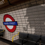 Andén de la estación de metro de Baker Street, Londres, Reino Unido