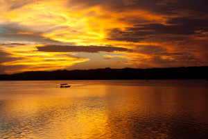 Atardecer en el lago de Flores, Guatemala