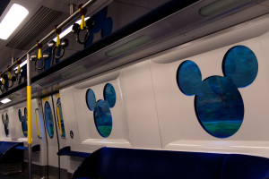 Interior del tren a Hong Kong Disneyland, Hong Kong