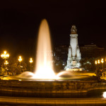 La Plaza de España de Madrid, España, vista de noche