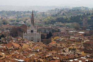 Panóramica de la Santa Croce desde el Duomo de Florencia, Italia