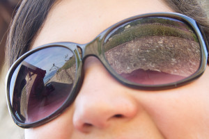 Viñedos de las terrazas de Lavaux reflejados en unas gafas de sol, Suiza