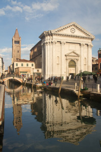 Plaza e iglesia de San Bernabé, Venecia, Italia