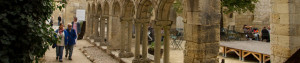 Las ruinas del claustro del Monasterio de los Cordeliers, en Saint-Émilion, Francia