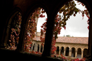 Claustro de la Colegiata de Santa Juliana, Santillana del Mar, España