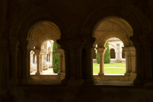 Claustro de la Abadía de Fontenay, Marmagne, Francia