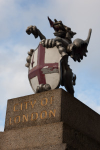 Escultura del escudo de la Ciudad de Londres, Reino Unido