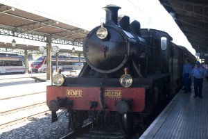 La locomotora a vapor del Tren de la Fresa entre Madrid y Aranjuez, España