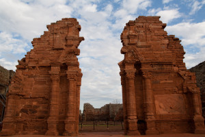 Las ruinas de la iglesia de la reducción jesuita de San Ignacio Miní, San Ignacio, Argentina