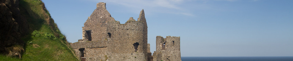 Las ruinas de Dunluce Castle, en la escarpada costa de Irlanda del Norte