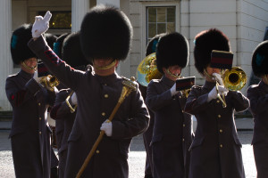 Banda de música durante el cambio de la guardia del Palacio de Buckingham, Londres, Inglaterra