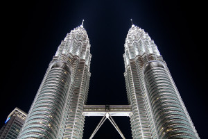 Iluminación nocturna de las Torres Petronas, Kuala Lumpur, Malasia