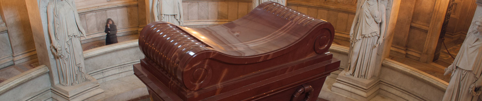 El colosal sarcófago de Napoleón Bonaparte en Les Invalides, París