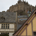 Abadía del Mont-Saint-Michel y casas tradicionales, Normandía, Francia