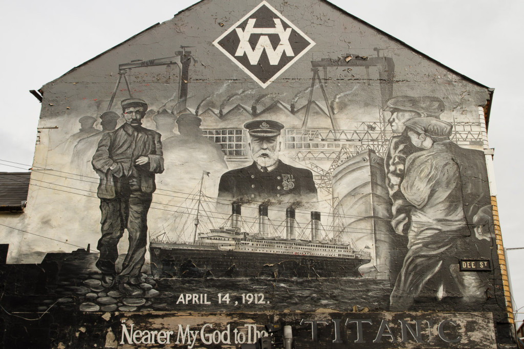 Mural del RMS Titanic, Belfast, Irlanda del Norte El Perro Viajante