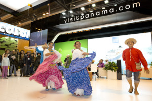 Baile típico panameño en FITUR 2013