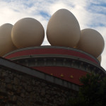 Huevos en el las torres del Teatro-Museo Dalí, Figueras, España