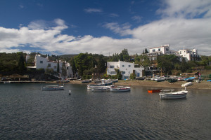 Vista general de Portlligat con la casa de Salvador Dalí, España