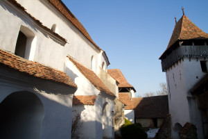 Interior de los muros de la Iglesia fortificada de Viscri, Rumanía