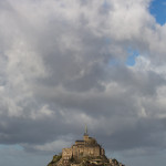 Panorámica del Mont-Saint-Michel desde las praderas salinas, Normandía, Francia